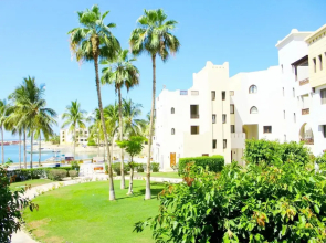 Marina Breeze 2-bedroom Retreat