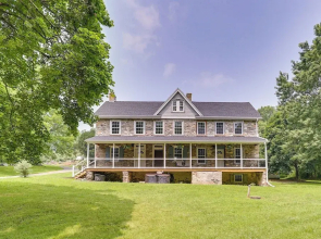Large Historic Home in Pennsylvania Dutch Country!