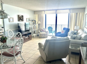 Royal Garden Resort 1401 3 Bedroom Condo by RedAwning