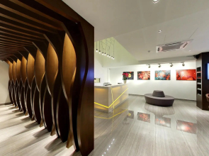 Flora by Crossroads Hotel