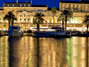 Cool Attic apt w Gallery, in the Heart of Split