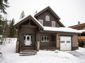 Mountain Gateway by Revelstoke Vacations