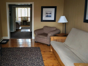 Harbor's Edge Motel