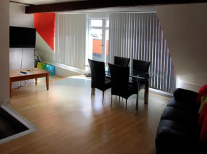 Stunning Central Exeter Apartment with balcony and fantastic view