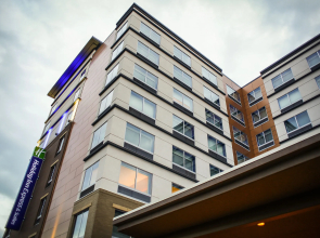 Holiday Inn Express & Suites Louisville Downtown by IHG