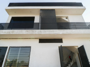 OYO 60479 The Corner House 200ft Road