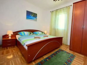 Cozy Necujam Apartments With Sea View