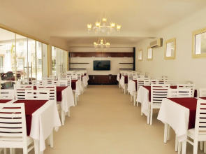 Отель Siesta Beach & Apart