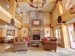 Spacious Copper Springs Condo Surrounded by Beautiful Views - CS431 by Redawning