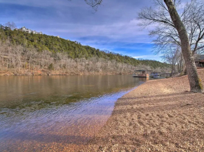 Rustic Hollister Cabin - 5 Mi to Downtown Branson