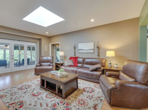 Bella Vista Home w/ Kayaks & Deck on Loch Lomond!