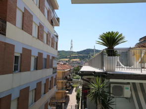 Apartment 20 Meters From The Sea 7 Beds With Small Sea View