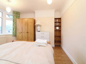 Regents park master room
