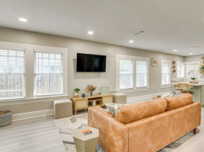 3 Mi to Dtwn: Dog-friendly Home in Houston!
