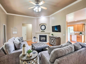 Bella Vista Home w/ Yard: Half Mile to Trails!