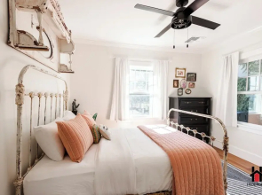 Remodeled 1920s Bungalow & Retro Casita