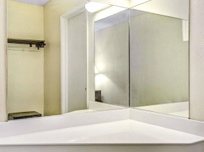 Travelodge Center Strip