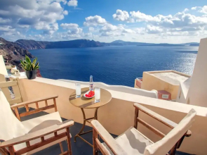 Luxury Cave and Oia Greece