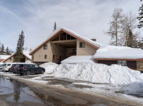 East Rim Two Bedroom Condo by Redawning