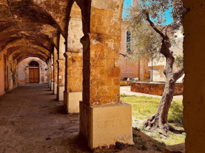 Roussos Place - Next To Splantzia Square - 2bd 2ba