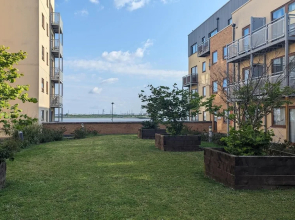 Greenhithe Flat-kent- 20 Mins to London-petsok