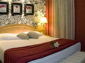 Konvoy Hotel & Country Club