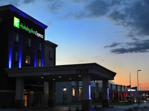 Holiday Inn Express Ralston - Arena Area
