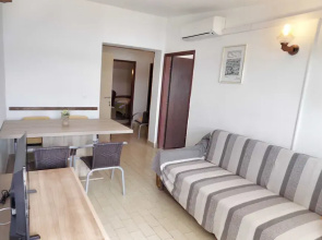 Trogir Sunny Apartments With Sea View
