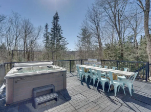 Wilmington Chalet w/ Hot Tub < 8 Mi to Mount Snow!