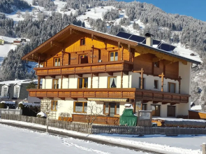Cozy Apartment in Zell am Ziller Balcony