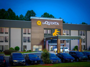 La Quinta Inn & Suites by Wyndham Fayetteville I-95
