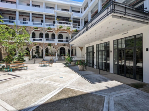 La Manzana by Wynwood House