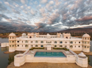 juSTa Lake Nahargarh Palace