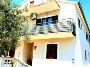 Lovely 1-bed Apartment With sea View in Srima
