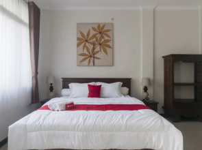 Roellie's Guest House by RedDoorz