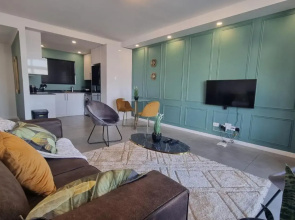 Accommodation Front - Prestigious 2 Sleeper Apartment with Harbour Views