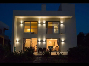Luxury Villa Beachfront 5 Bedrooms 10-12 Persons