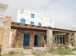 Blue Balcony/SkyView in Tinos - 3BR Home in Arnados