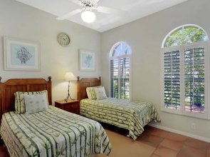 Colonial Ave Home