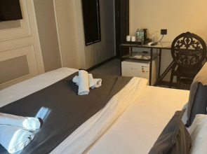 D Twins Airport Hotel