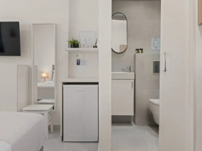 Phaedrus Living: Alkminis Seaside Suites Verano