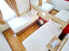 Red Planet Makati Amorsolo