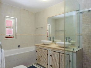 Skiathos 8 - FAMILY ONLY - Max 6 adults and 2 children