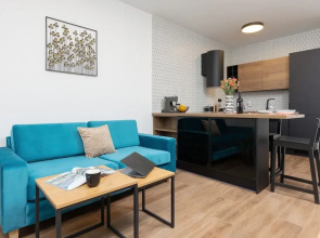 Warsaw Aleja Solidarności by Renters