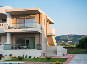 Niovi Seaside Suites