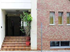 Downtown Central Suite With Private Parking