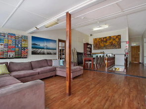 Gladstone Backpackers