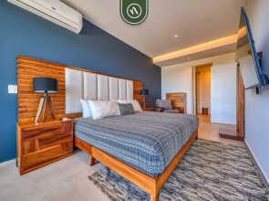 Oceanfront 2BR Condo -private Balcony - Beach