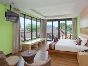 Phi Phi Long Beach Resort & Villa