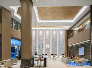 Elong Deluxe Hotel (Xuzhou Jiawang Wuyue Square)